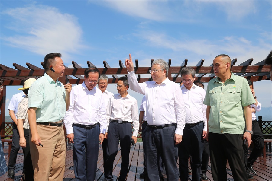 2024.06.23全國政協(xié)副主席、民盟中央常務(wù)副主席、中國科學(xué)院院士、清華大學(xué)副校長王光謙蒞臨金徽股份視察.jpg