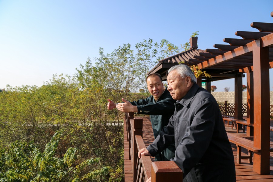 21-2019年10月，國家水利部原副部長王守強(qiáng)參觀金徽股份時(shí)盛贊：金徽股份是綠色礦山、文明礦山、美麗礦山。.jpg