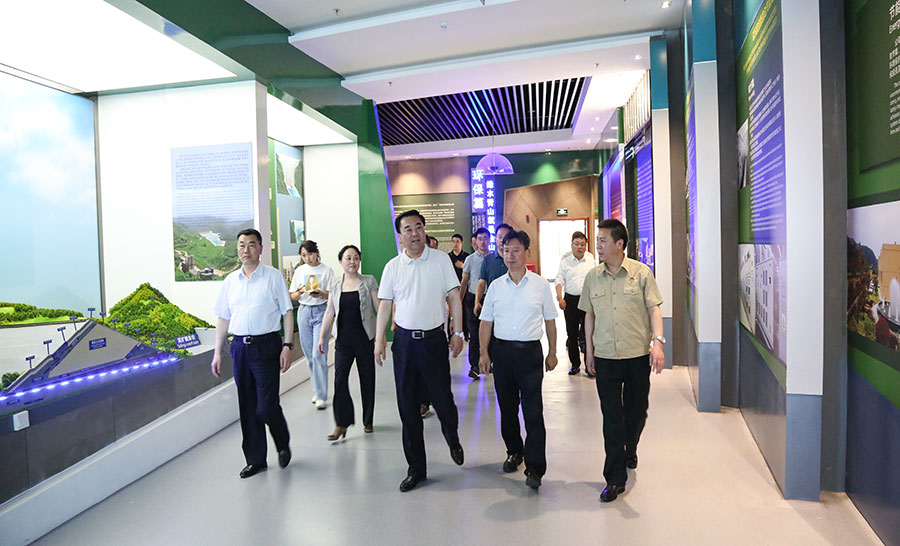 14-2021年6月，時(shí)任省委常委、省委統(tǒng)戰(zhàn)部部長馬廷禮蒞臨金徽股份調(diào)研。.jpg
