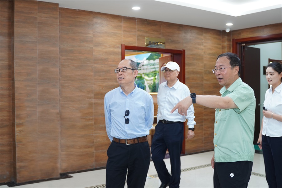 2024.06.23重慶市政協(xié)副主席、民盟市委會主委杜惠平蒞臨金徽股份調(diào)研.jpg
