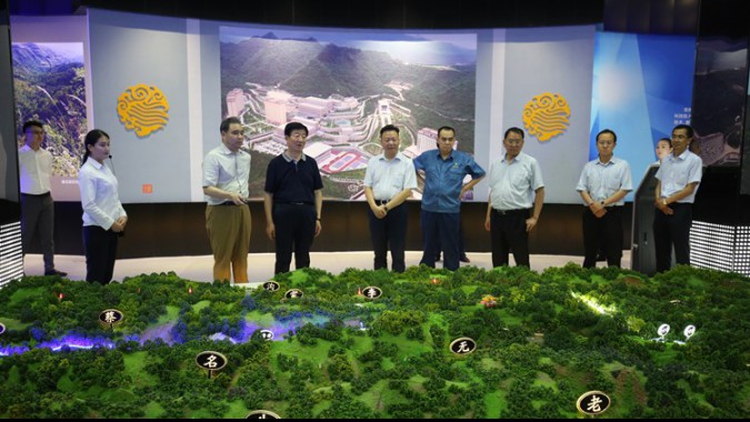 省人大常委會黨組書記、副主任王璽玉一行蒞臨金徽股份視察項目建設工作